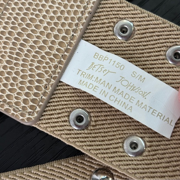 Betsey Johnson Elastic Wide Cinch Belt Silver Studs & Clasp Punk Rockabilly S/M - Picture 3 of 5